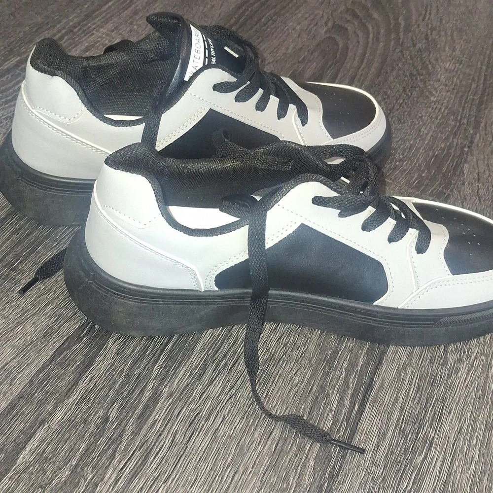 Skateboard Sneakers- Mens Sz 8 - Euro-41